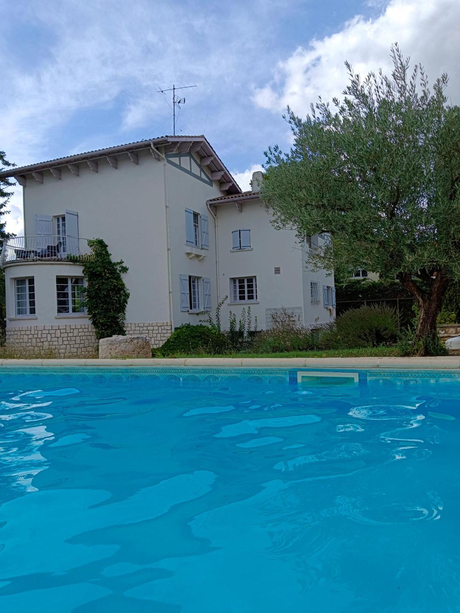 La Maison Basque Sainte-Livrade-sur-Lot Exterior foto