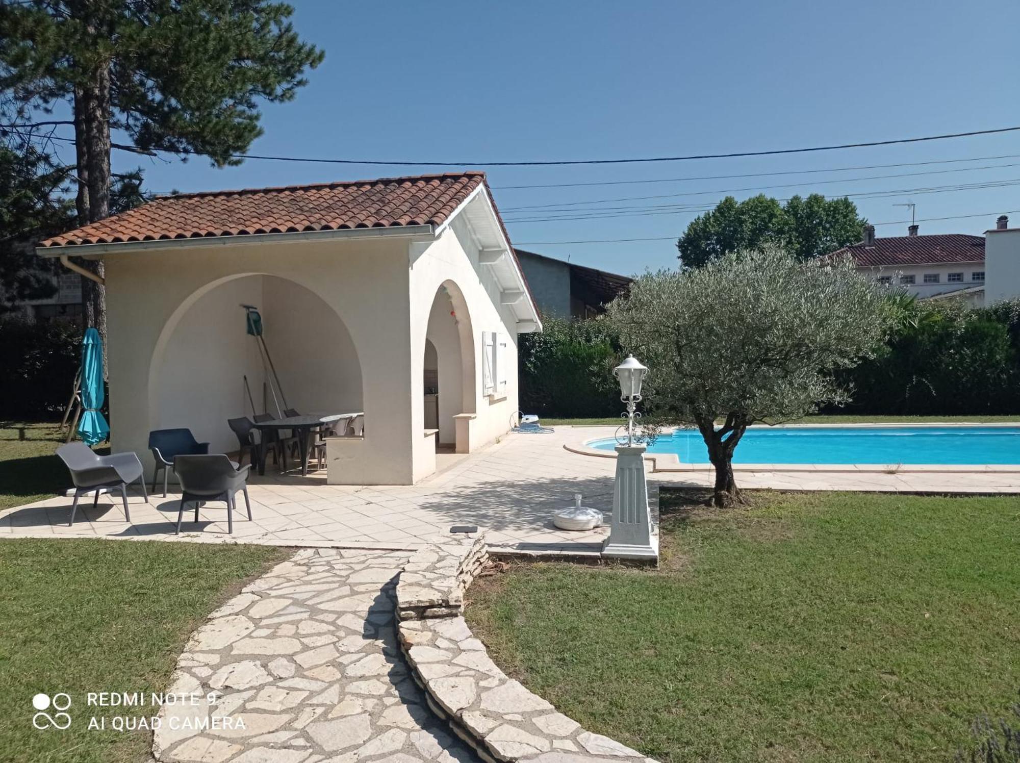 La Maison Basque Sainte-Livrade-sur-Lot Exterior foto